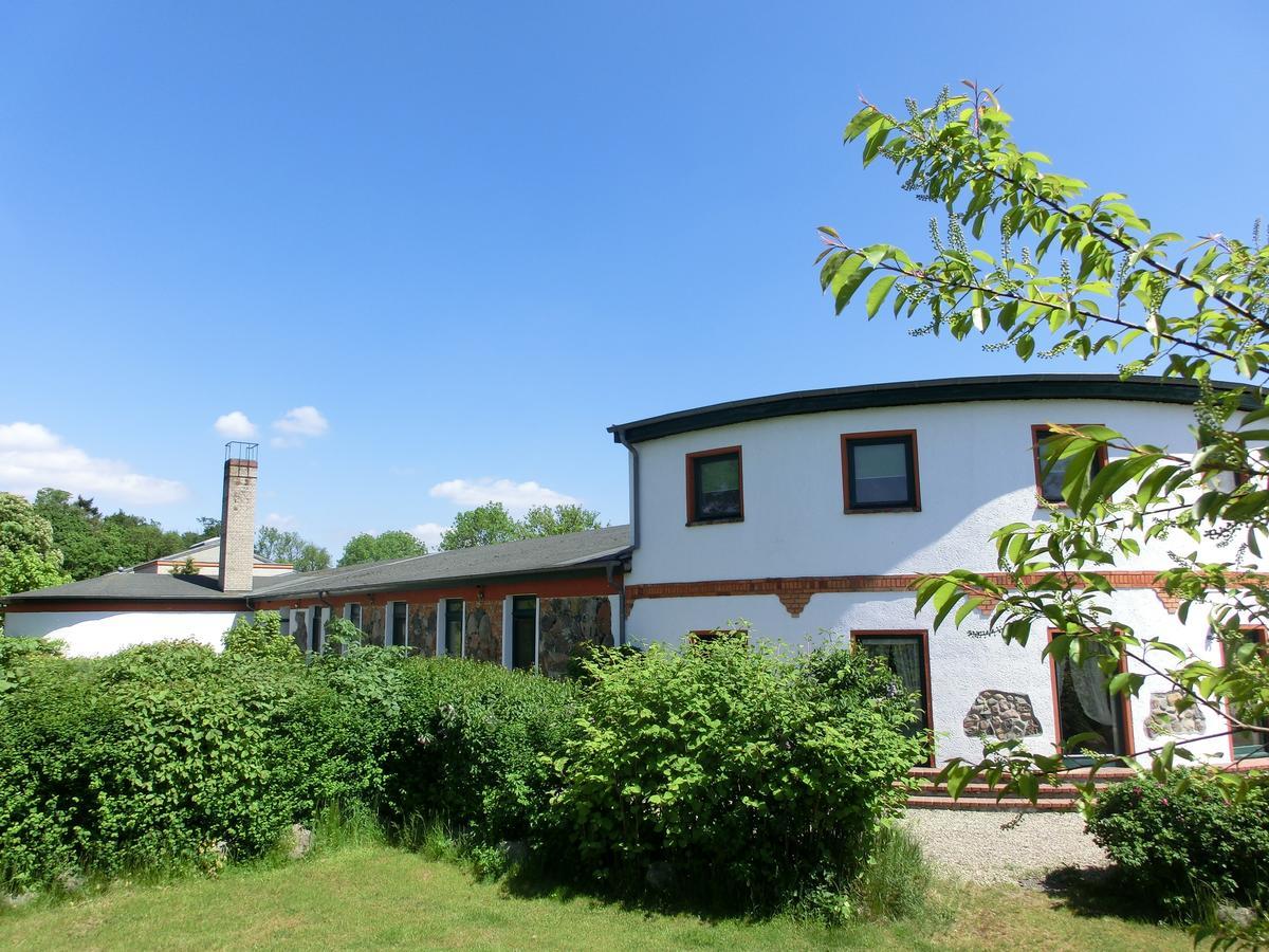 Domane Neu Gaarz Hostel Экстерьер фото